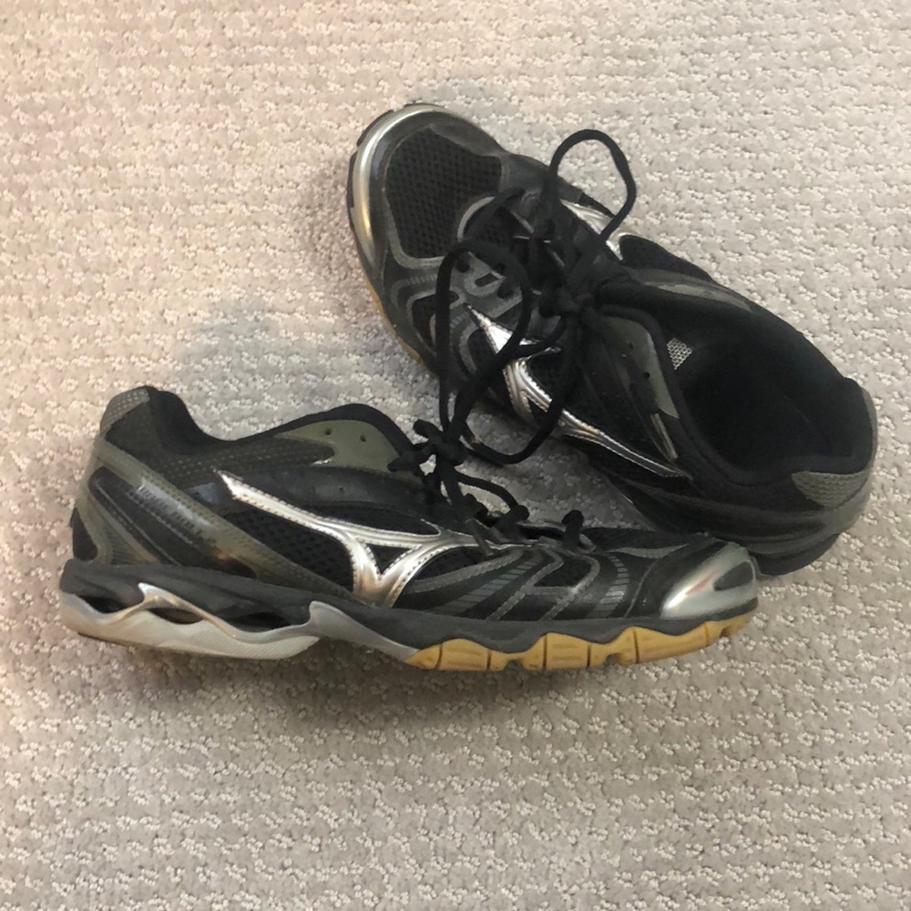 Mizuno Wave Bolt 2 Volleyball Sneakers